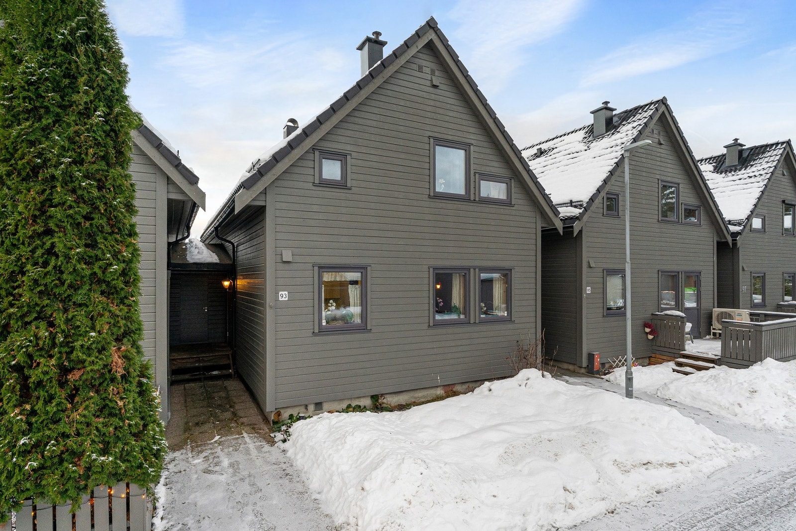 EiendomsMegler 1 ved Anders Keiseraas har gleden av å presentere Rostengrenda 93. Galleribilde