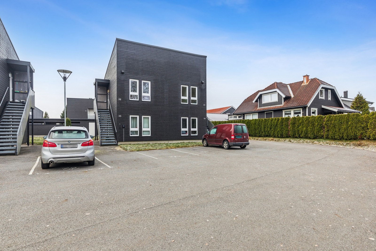 Leiligheten disponerer en utvendig parkeringsplass. Galleribilde