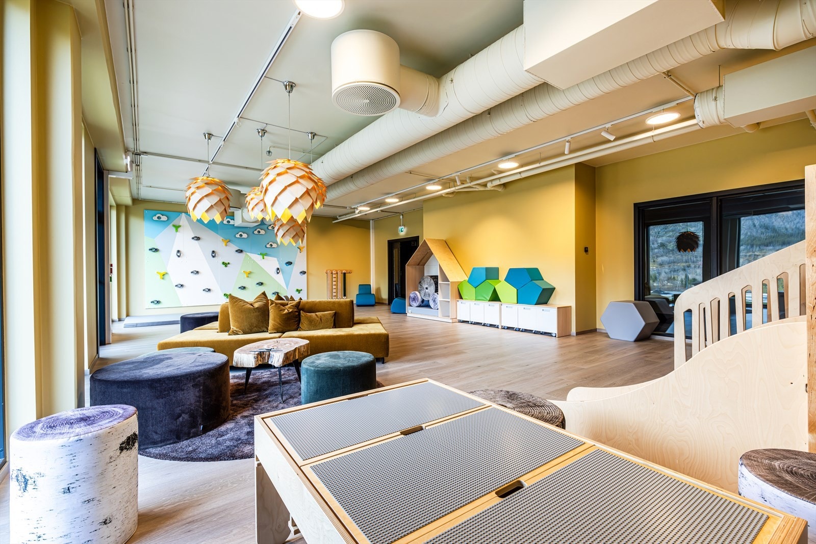 Innbydende og hyggelig lekerom for de aller minste. Galleribilde