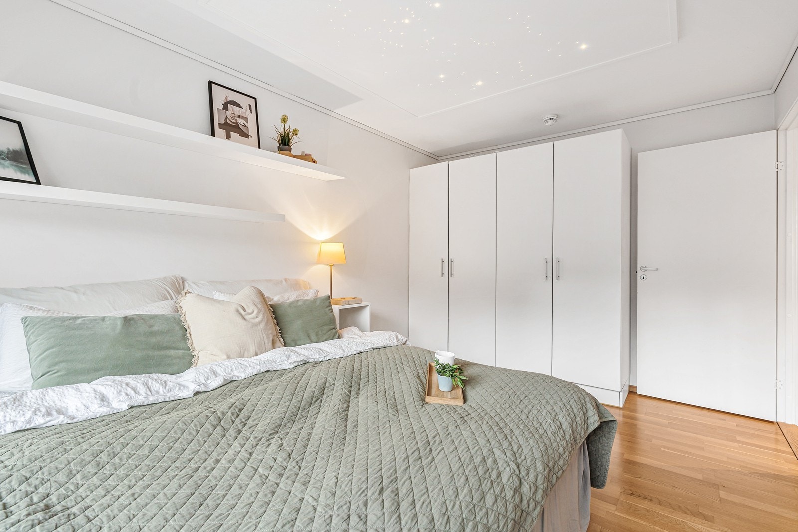 Her er det også god plass til garderobeskap Galleribilde