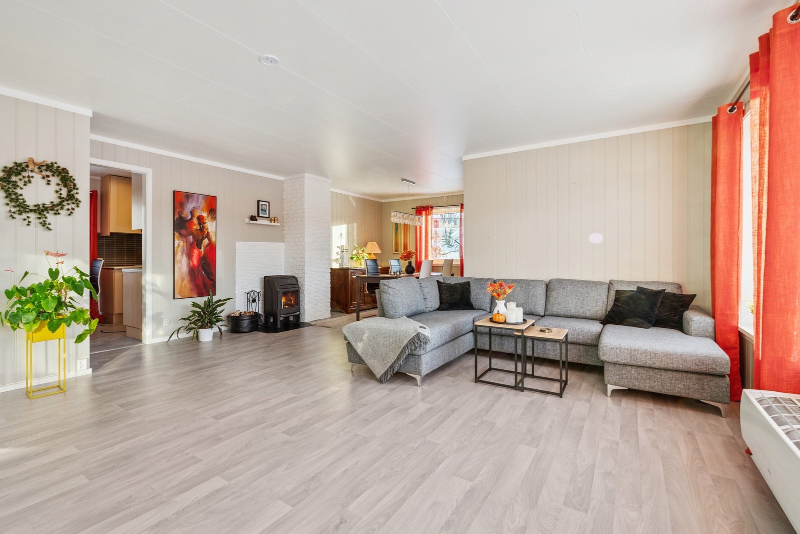 Boligen er bygd i 1976 og har gjennom årene blitt oppgradert og godt vedlikeholdt. Galleribilde