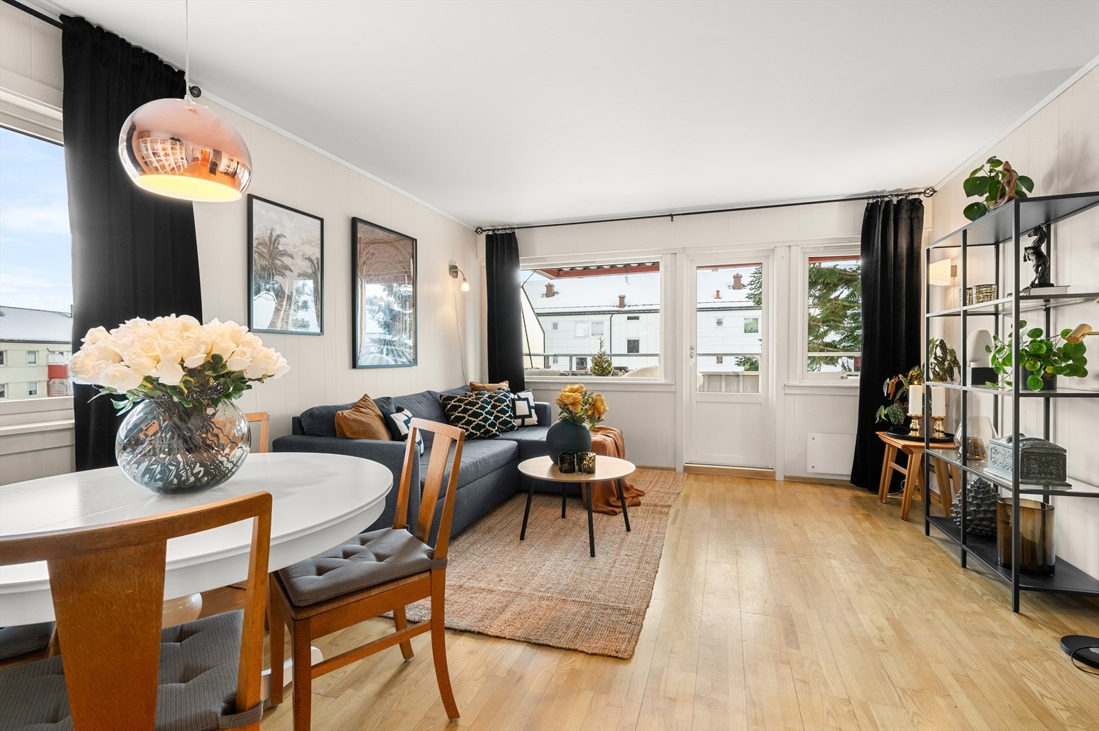 Dette er en aksjeleilighet og det påløper derfor ingen dokumentavgift ved kjøp. Det er heller ingen forkjøpsrett. Galleribilde