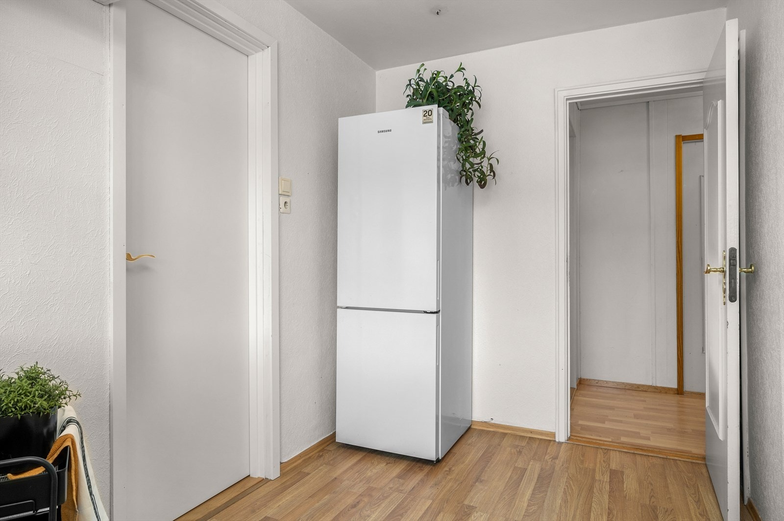 Det ble satt inn ny varmtvannbereder på kjøkkenet i 2023. Galleribilde