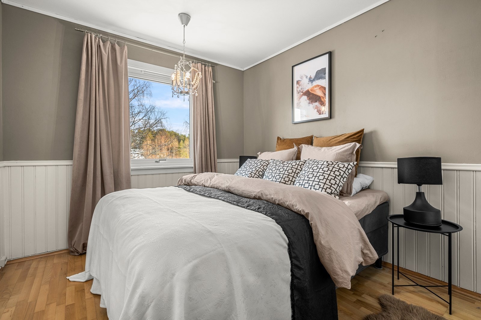 Leiligheten har totalt 3 soverom, hvorav dette er det minste på 9,7 m². Galleribilde