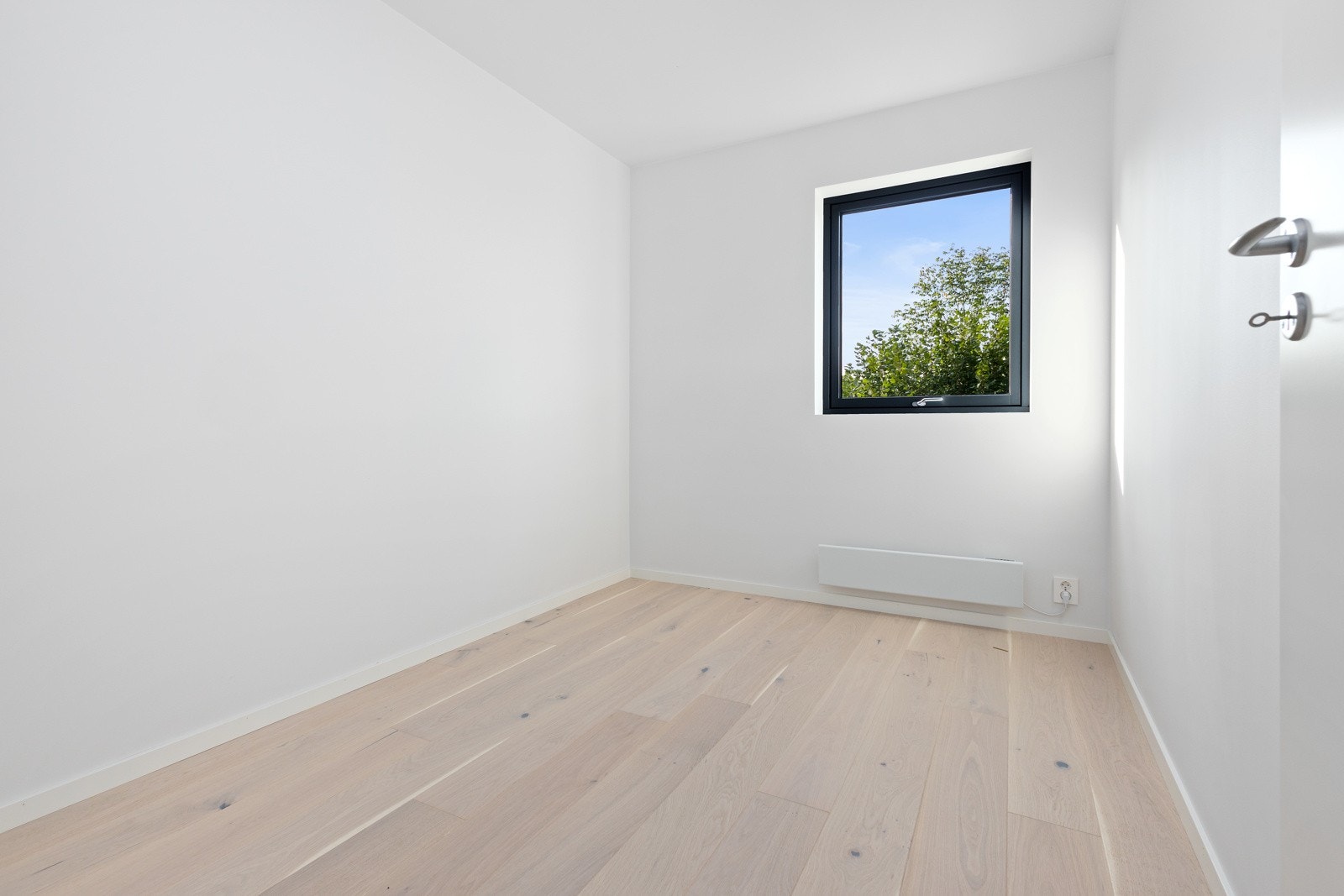 Boligen har tre soverom hvorav alle ligger i underetasjen. Galleribilde