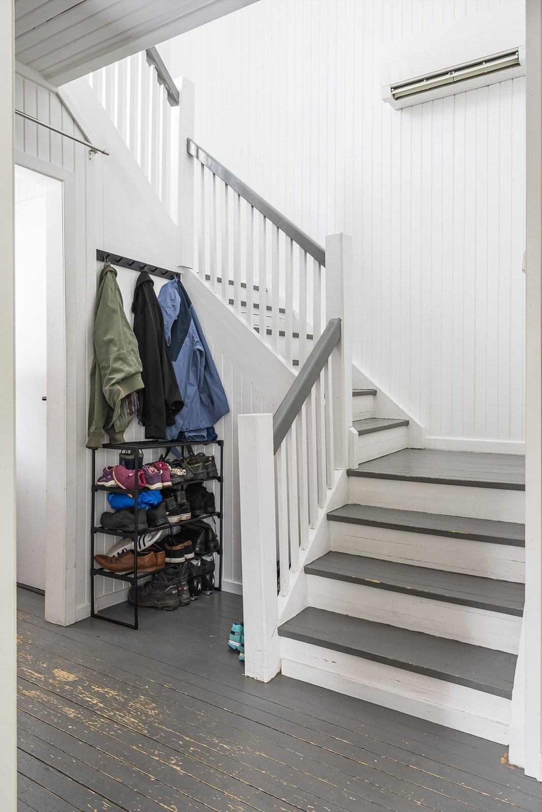 I trappen er det montert luft-til-luft varmepumpe som sørger for en god og jevn varme på vinterstid. Galleribilde