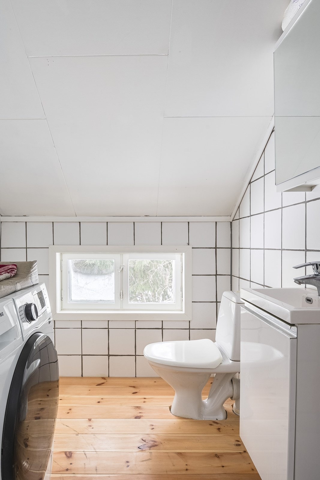 Kombinert wc og vaskerom tilknyttet soverommene i 2. etg. Galleribilde