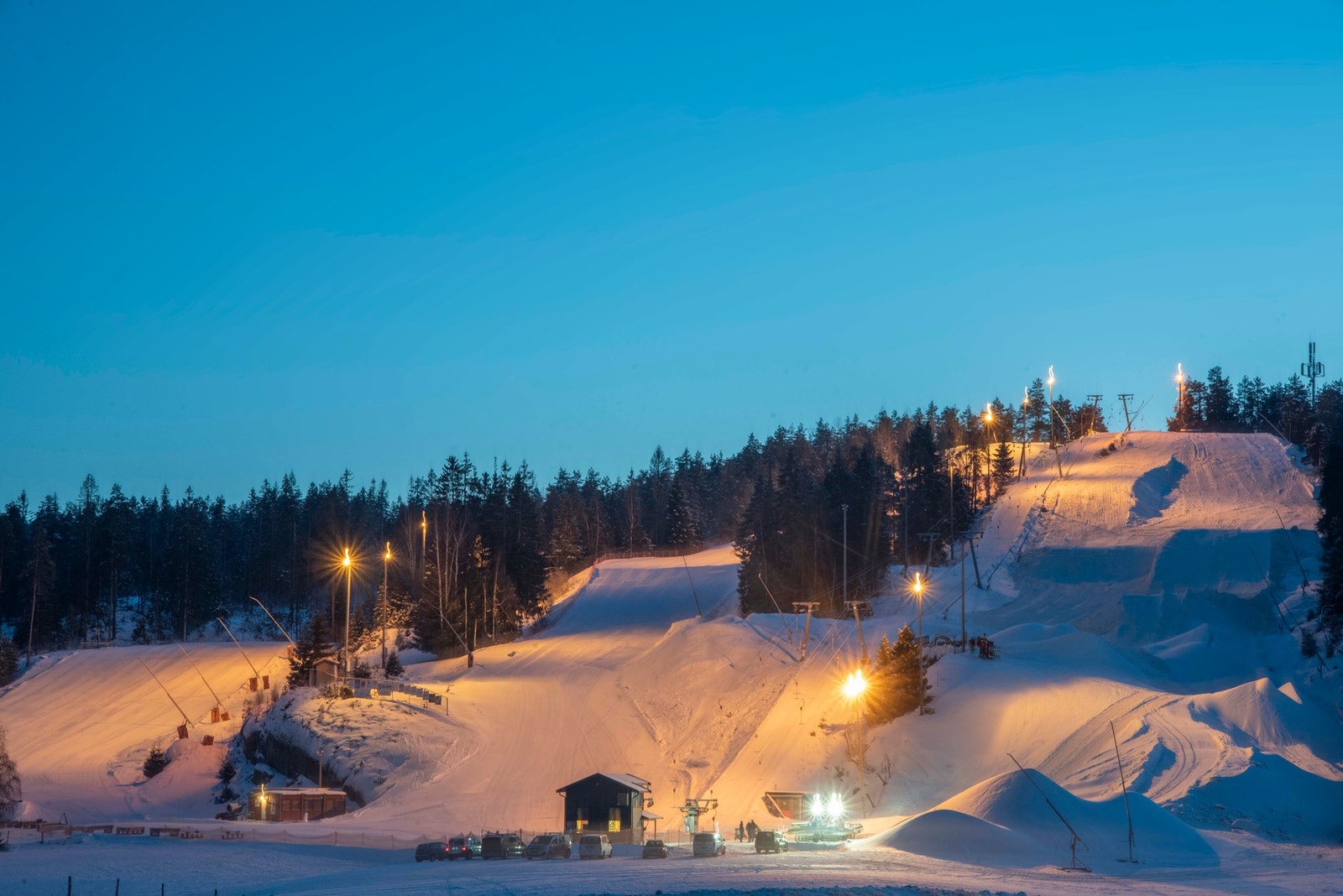 Middagsåsen skisenter ligger kun 8 minutter unna med bil Galleribilde