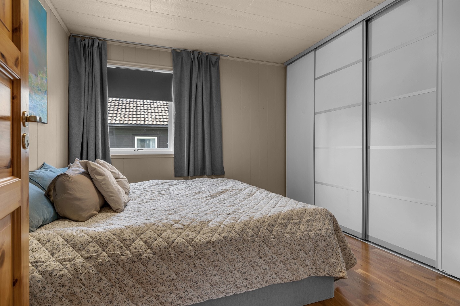 I hovedetasjen er det 3 soverom Galleribilde