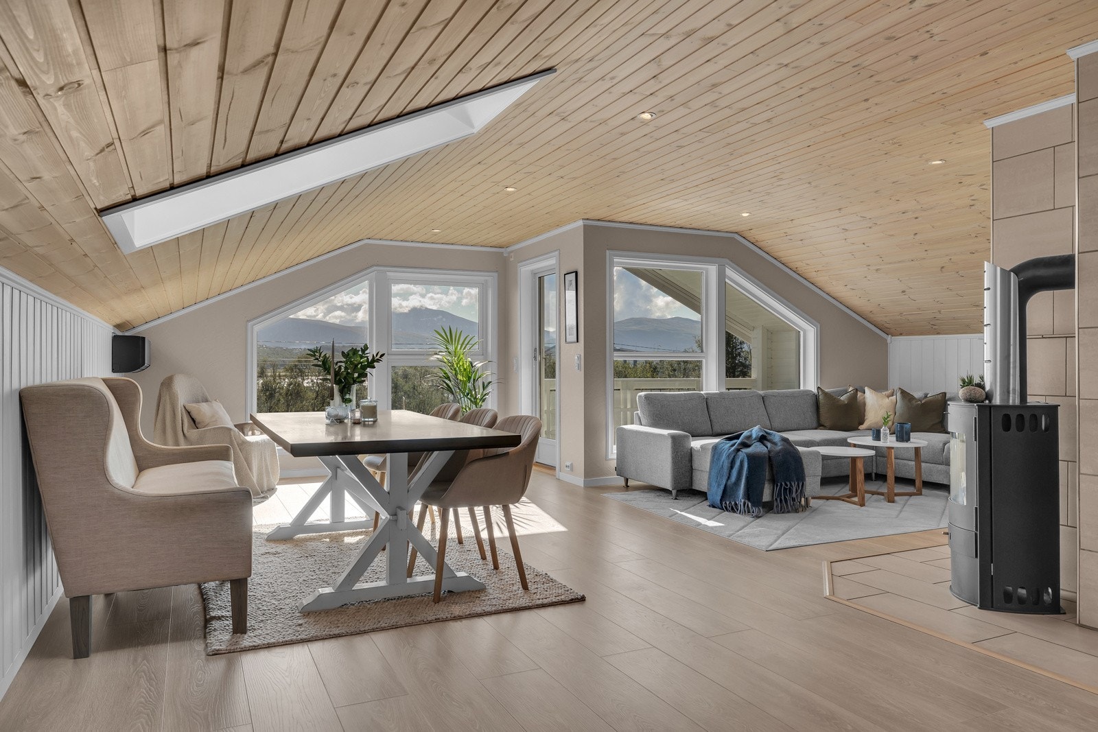 Ryllikvegen ble i 2003 påbygget med ny etasje som i dag er en flott 3-roms leilighet Galleribilde