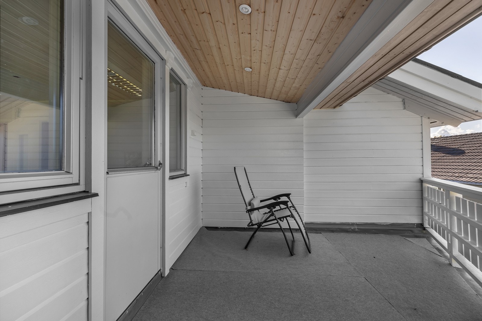 Veranda i front av kontor over garasjen Galleribilde