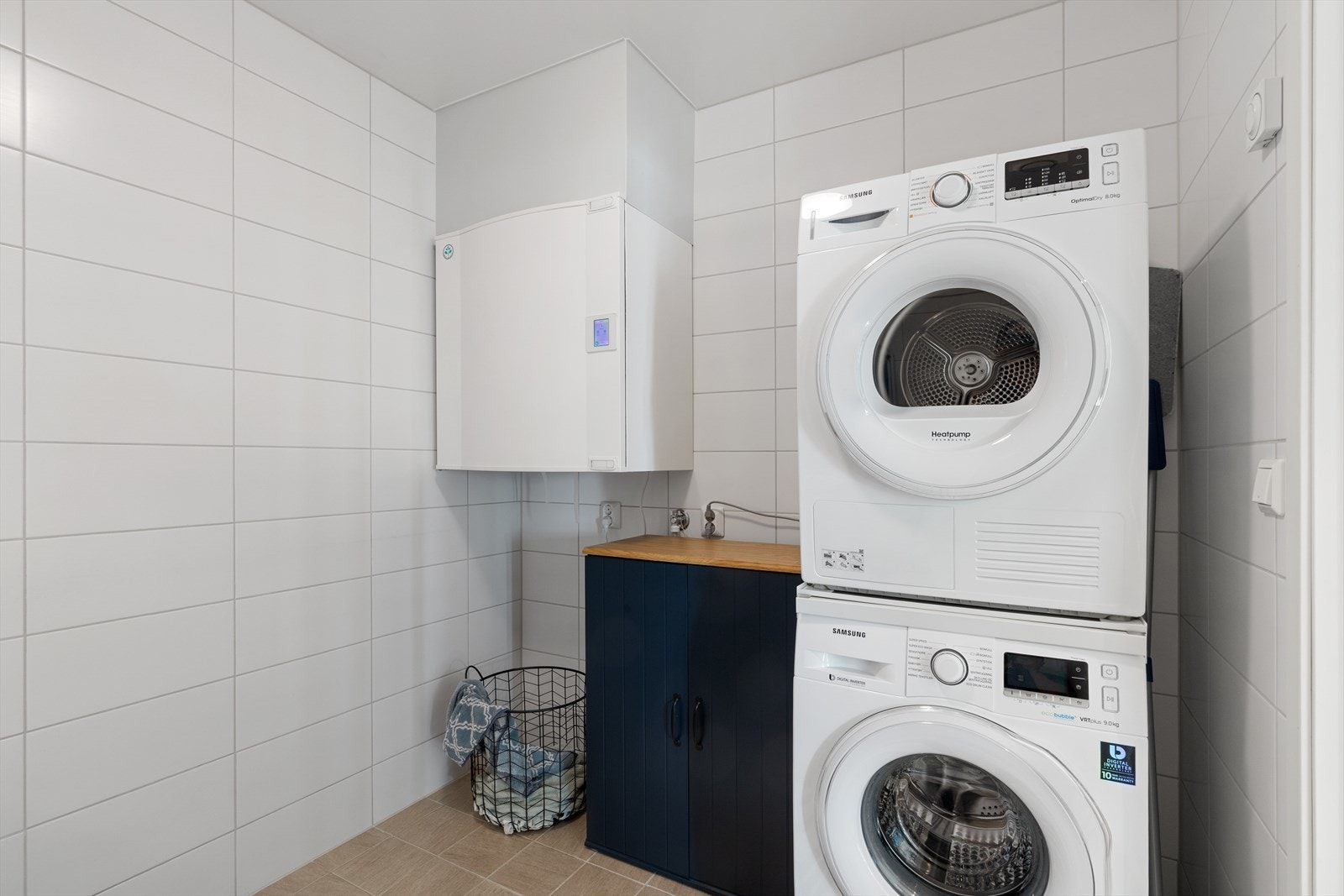 Vaskerom av god størrelse på 5 m² med toalett. Galleribilde