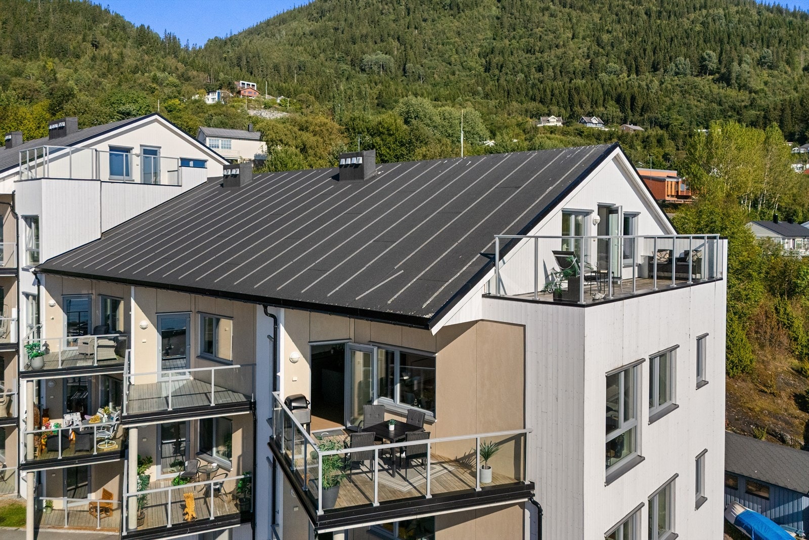 Nydelig toppleilighet over to plan. Galleribilde