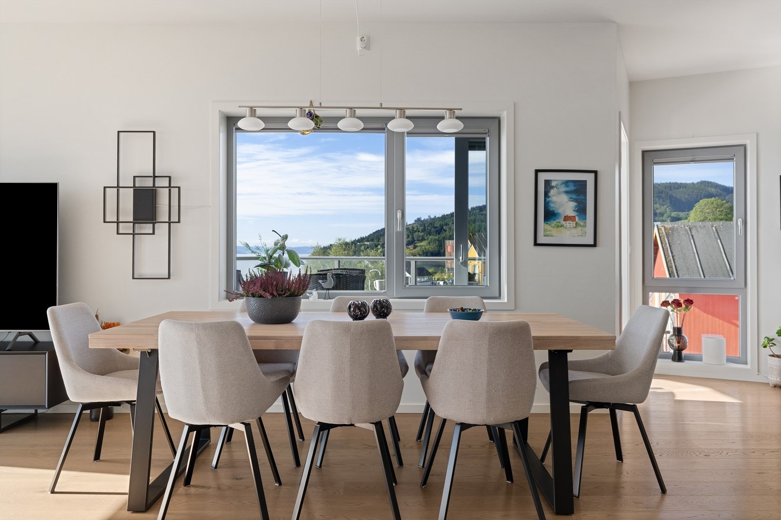 Naturlig plassering til spisebord. Galleribilde