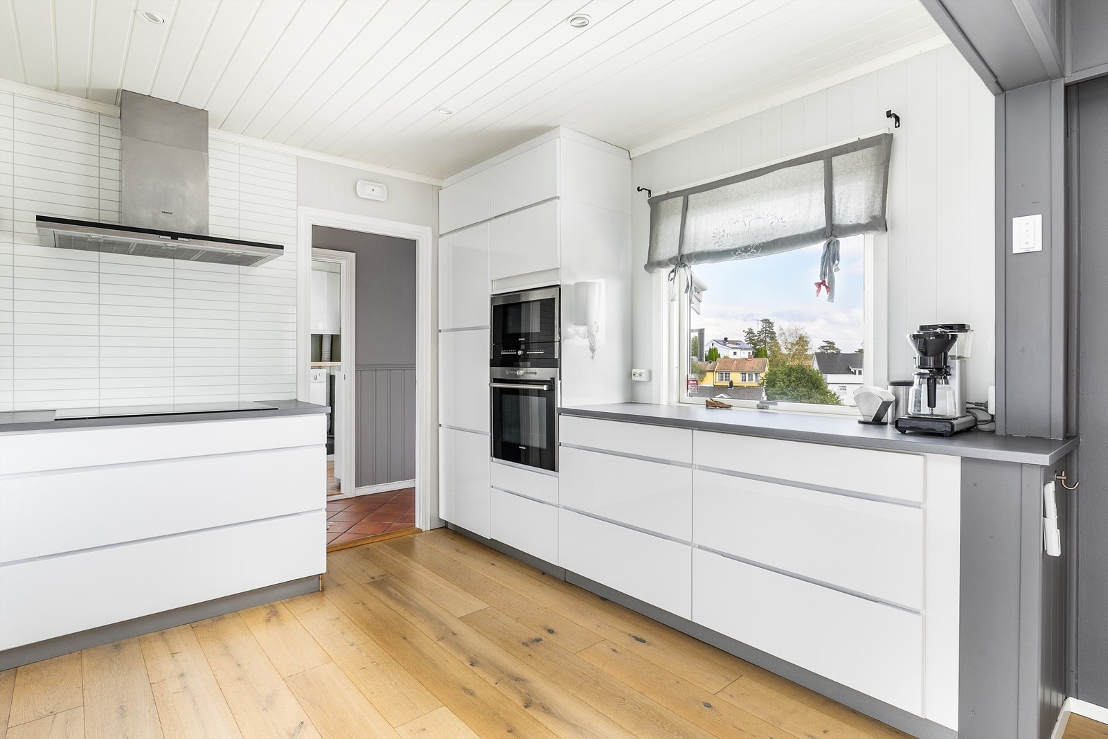 Kjøkkenet ble omkring 2013 oppgradert med ny innredning som i dag er velholdt. Galleribilde