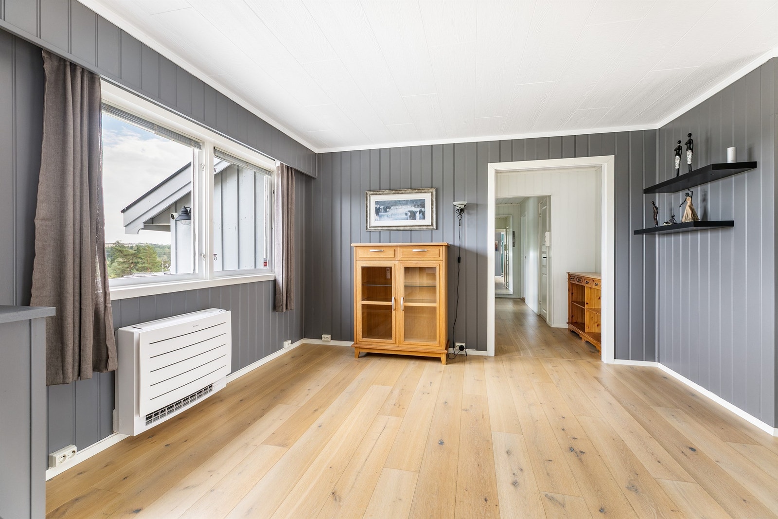 I spisestuen ble ny luft-luft varmepumpe installert i 2021. Galleribilde