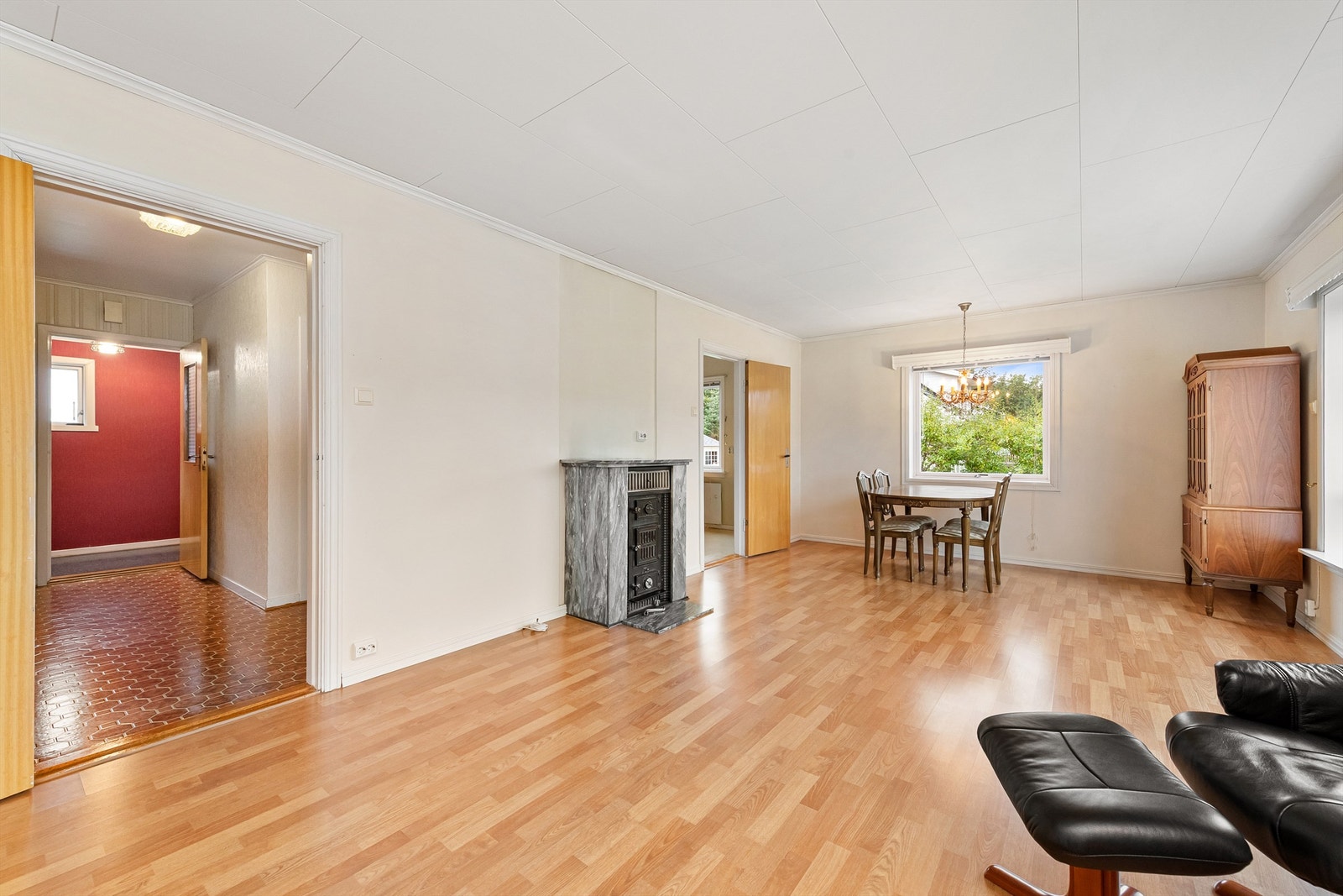 Fra stue mot gang og kjøkken Galleribilde