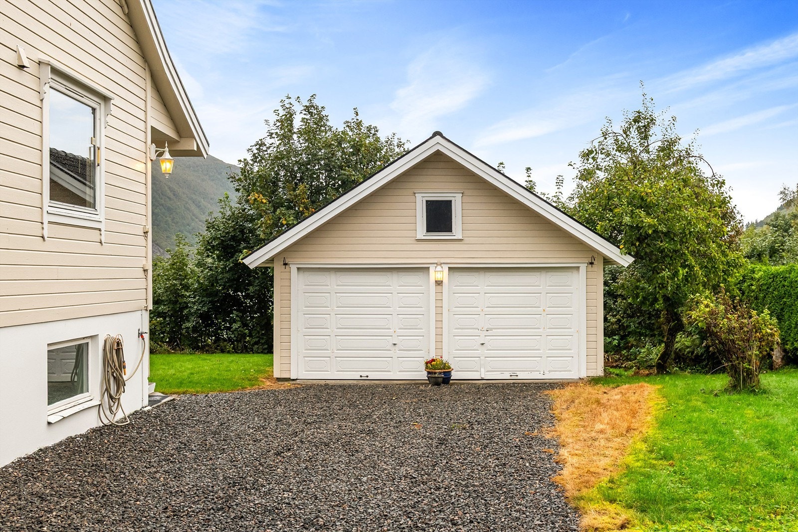 Dobbel garasje Galleribilde