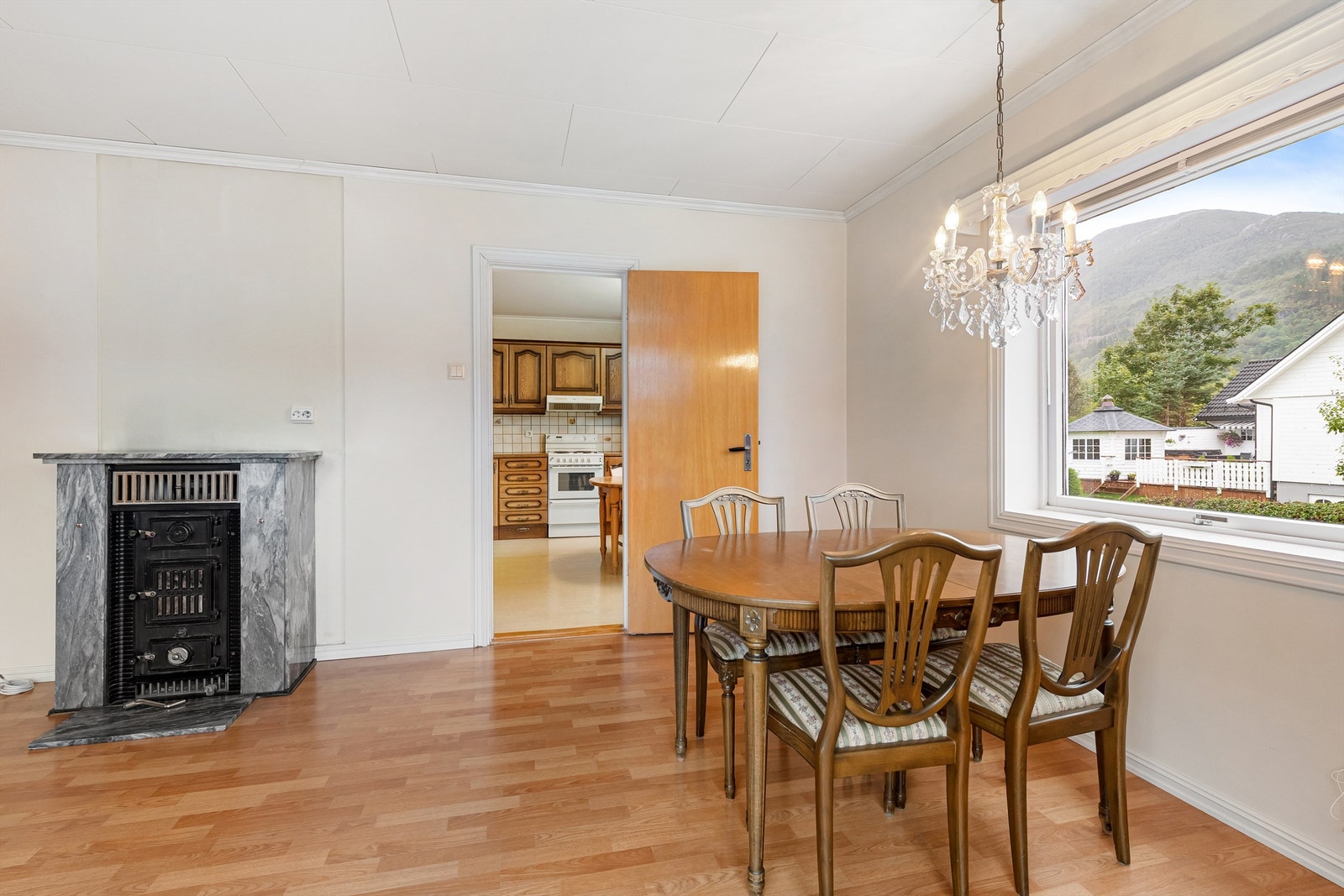 Det er god plass til spisestue i tilknytning til kjøkkenet Galleribilde