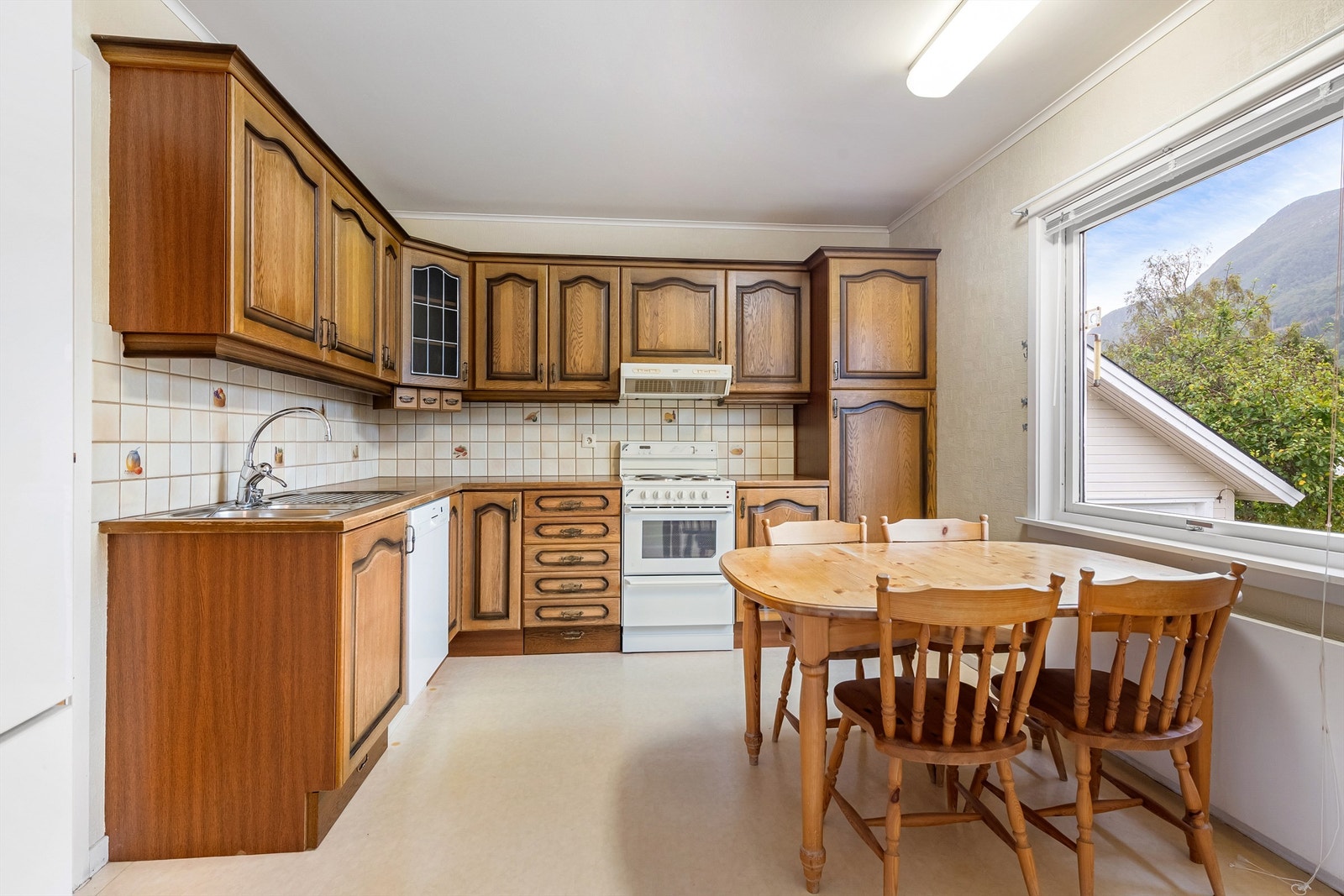 Kjøkken med spiseplass Galleribilde