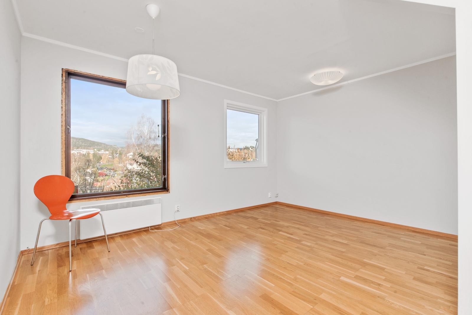 Stue (nye vinduer etter at dette bilde ble tatt). Galleribilde