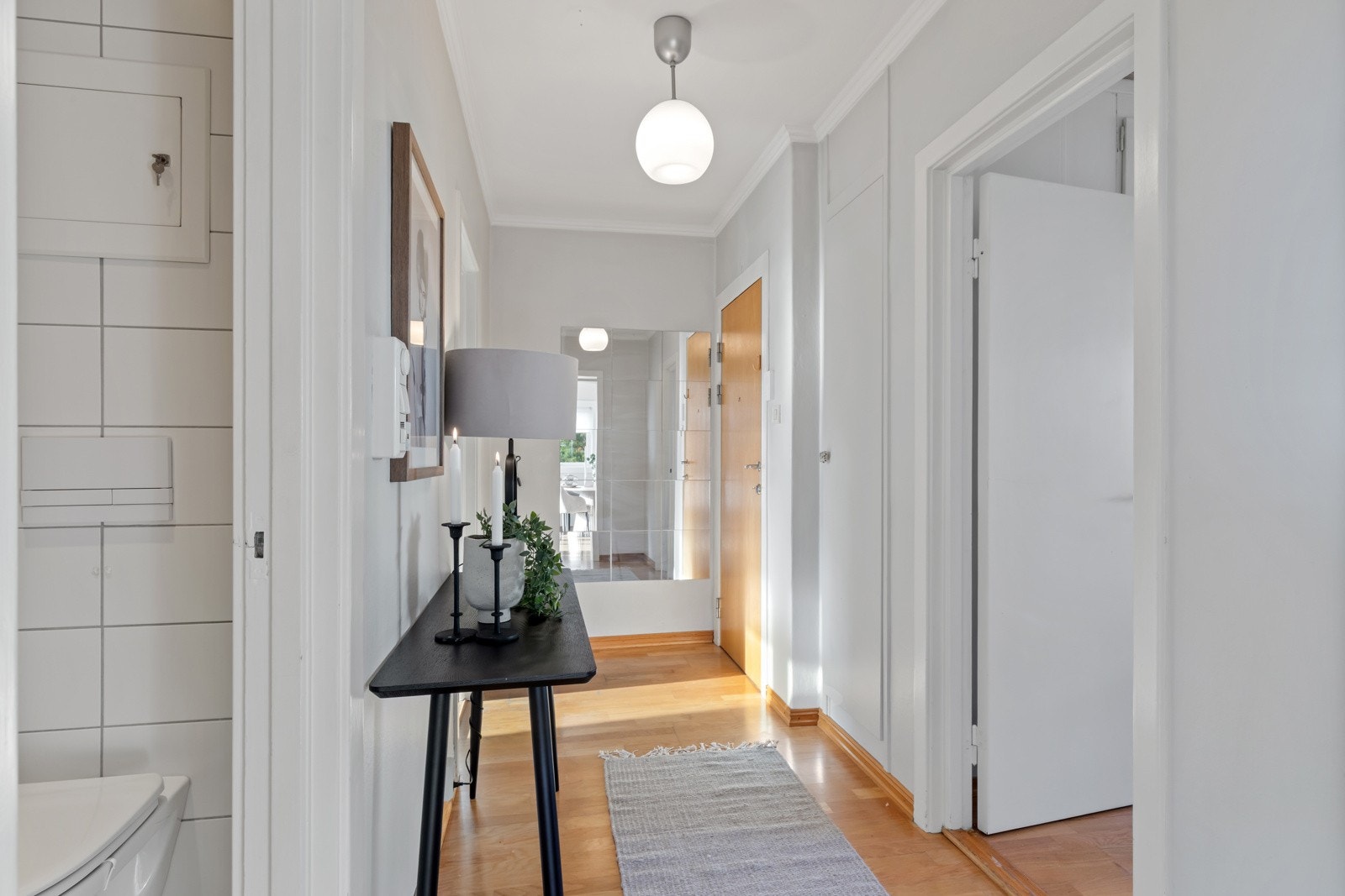 Lys og trivelig entré Galleribilde