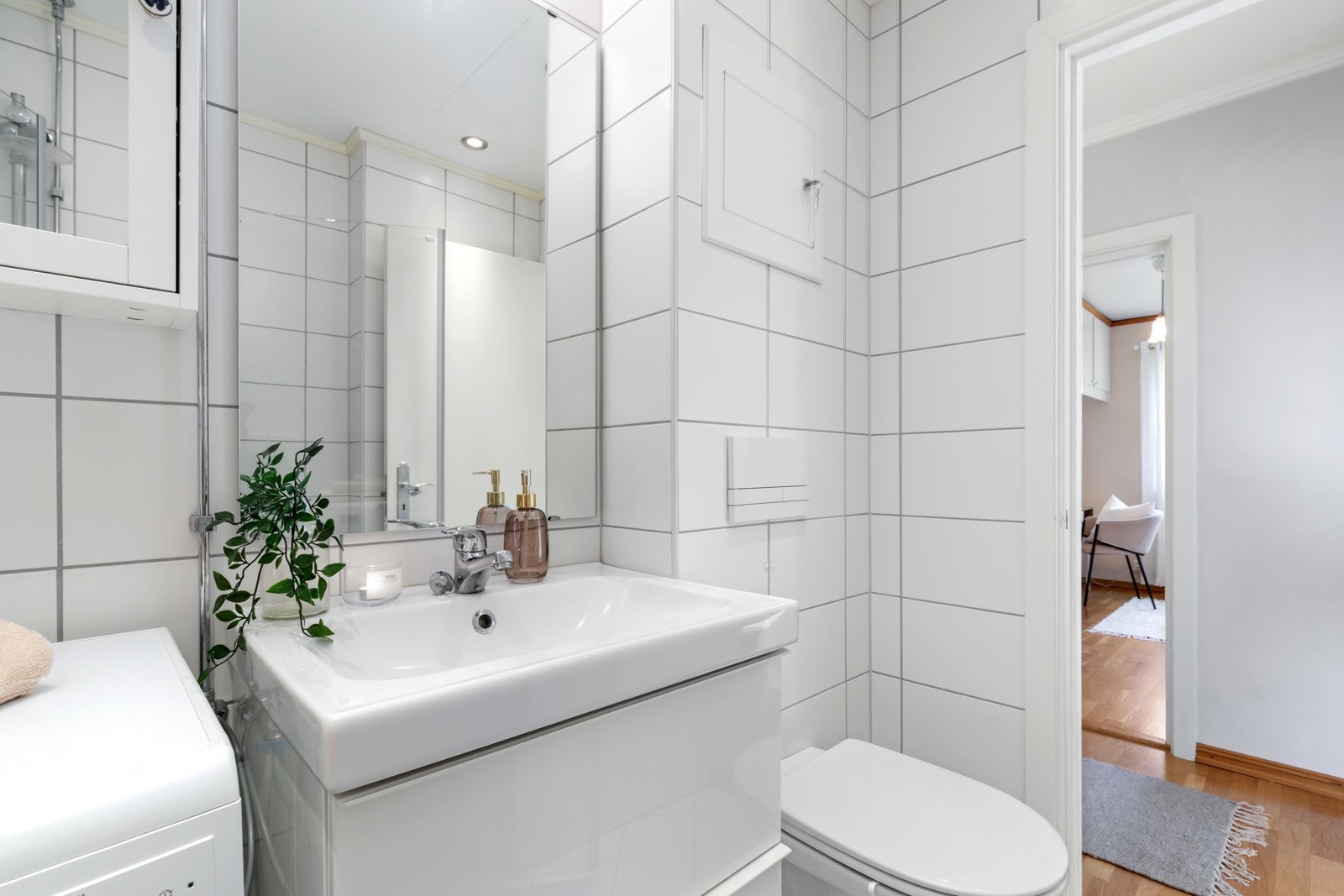 Flislagt bad/wc med varmekabler | vegghengt wc Galleribilde