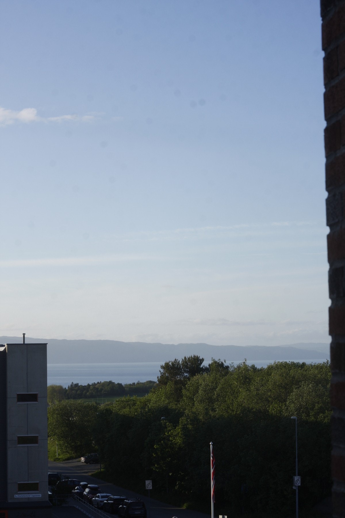 Blant mange etterspurte og foretrukne kvaliteter denne leiligheten kan skilte med, er fjordgløtt og vakker utsikt noe å legge merke til. Bildet er tatt av selger. Galleribilde