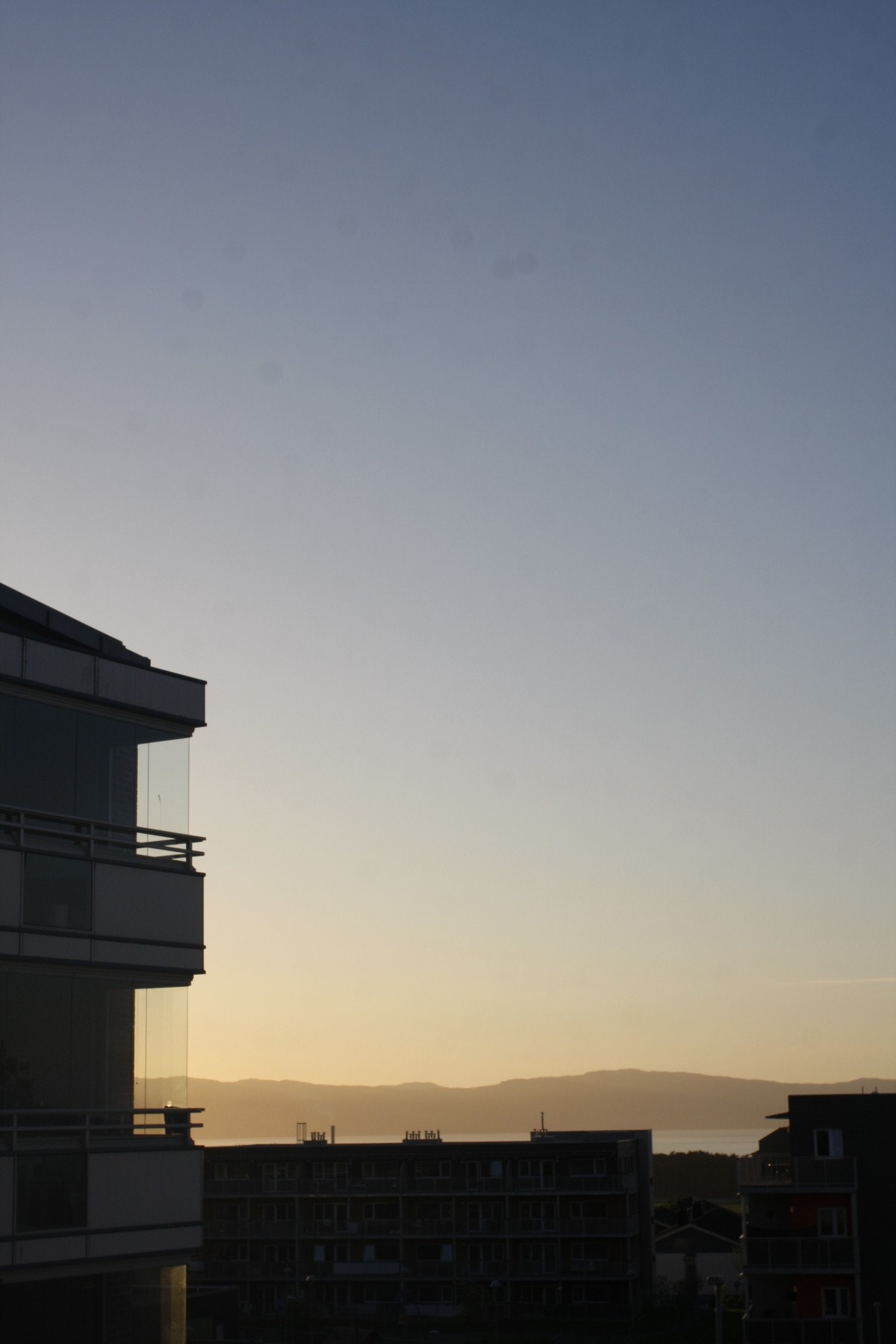Vakker solnedgang over fjorden. Bildet er tatt av selger. Galleribilde