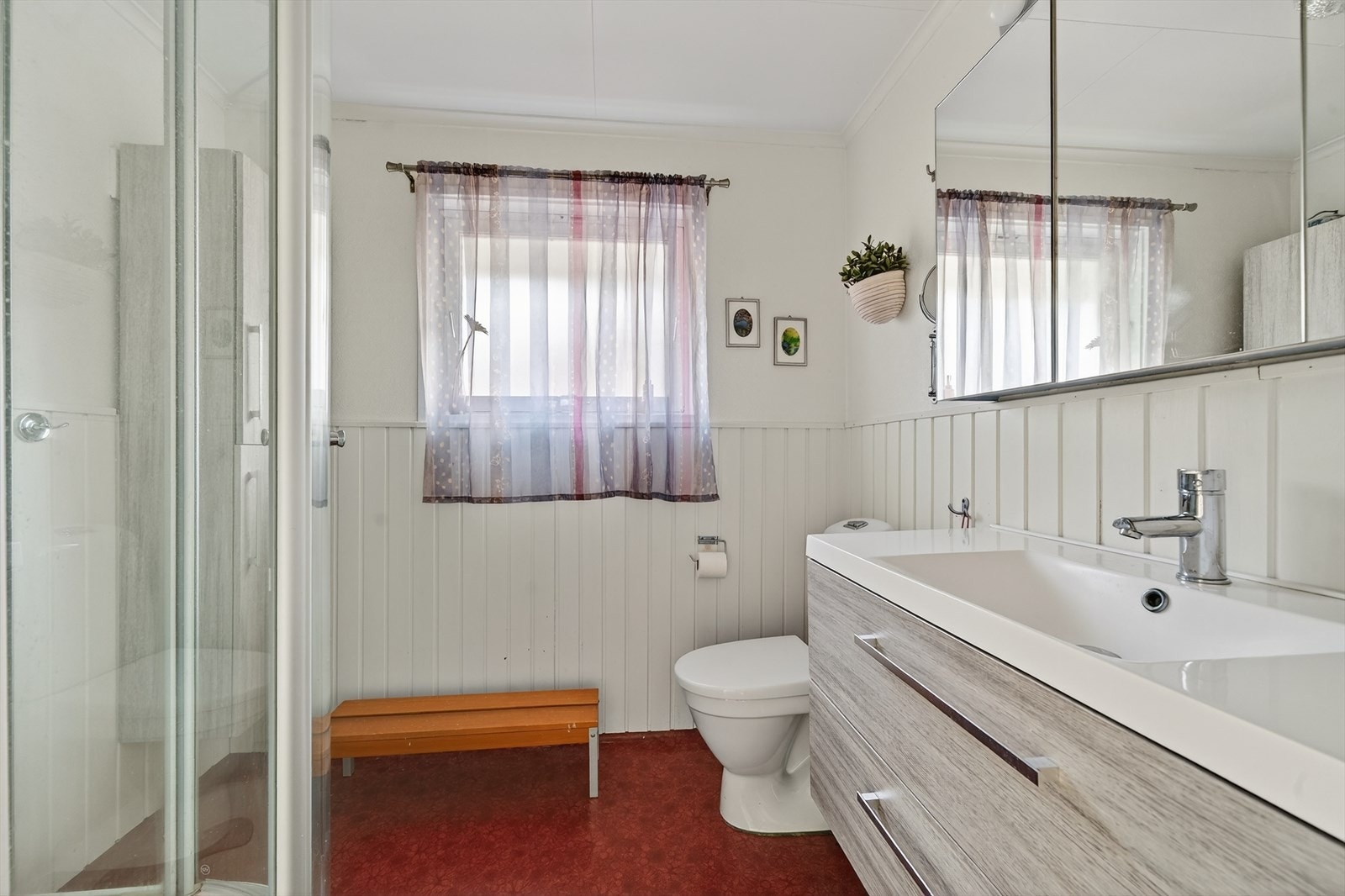 Bad i hovedetasjen. Galleribilde