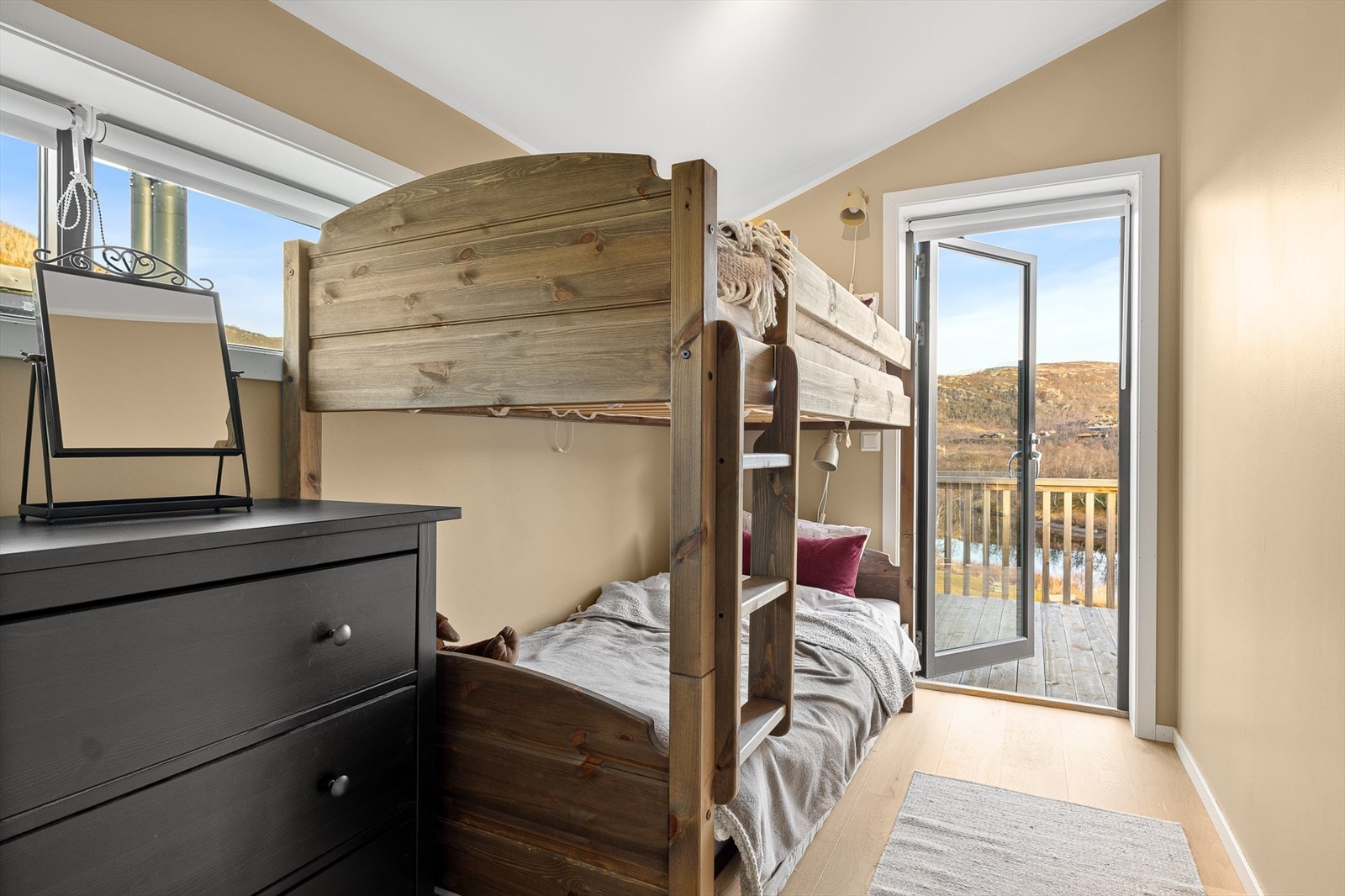 Soverom 3 med utgang til altan. Galleribilde