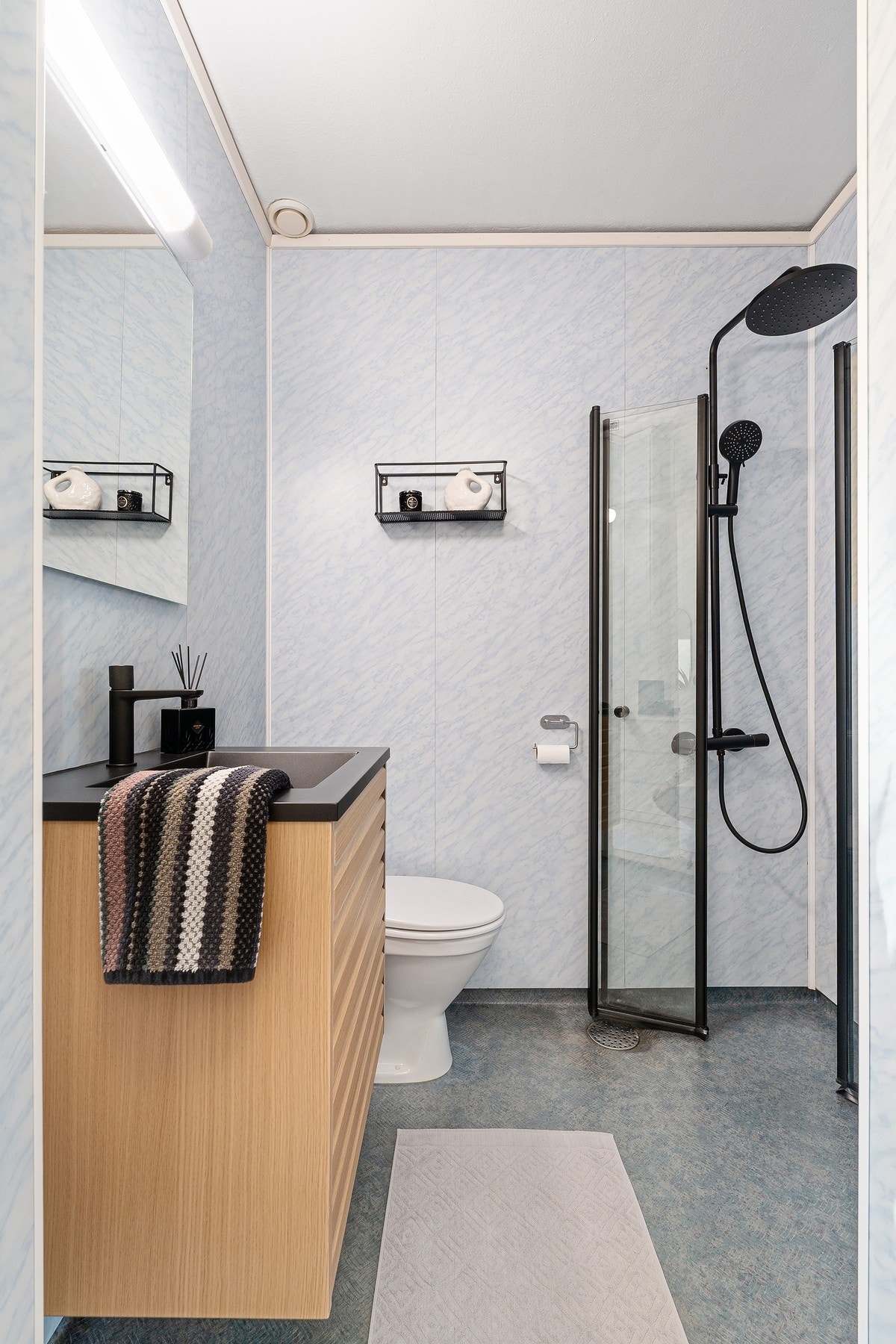 Praktisk baderom med plass til det nødvendige. Galleribilde