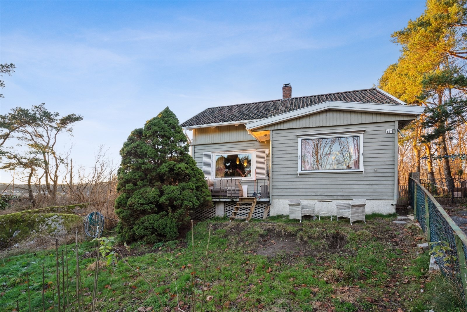 Dette er en enebolig med solrik tomt og naturskjønne omgivelser! Galleribilde