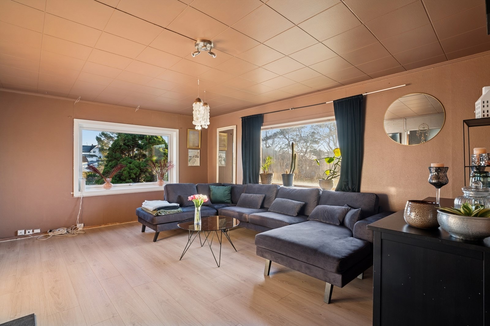 Stuen er av god plass med gode innredningsmuligheter! Galleribilde