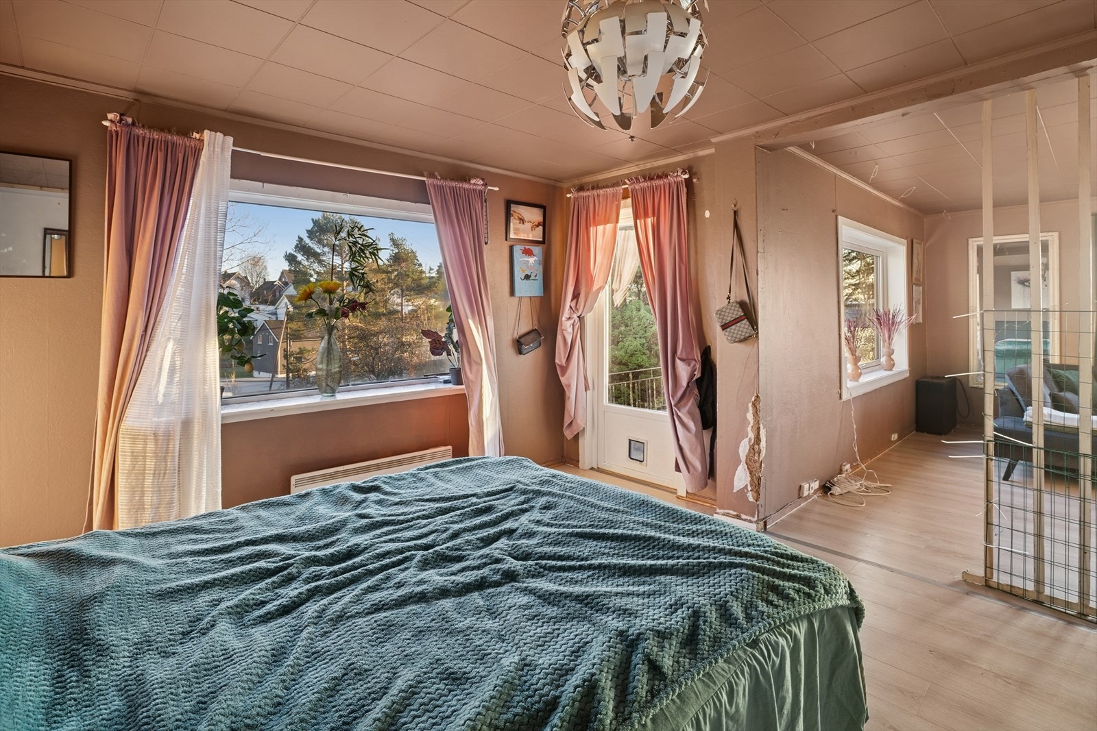 Fra soverommet kommer du ut til boligens veranda. Galleribilde