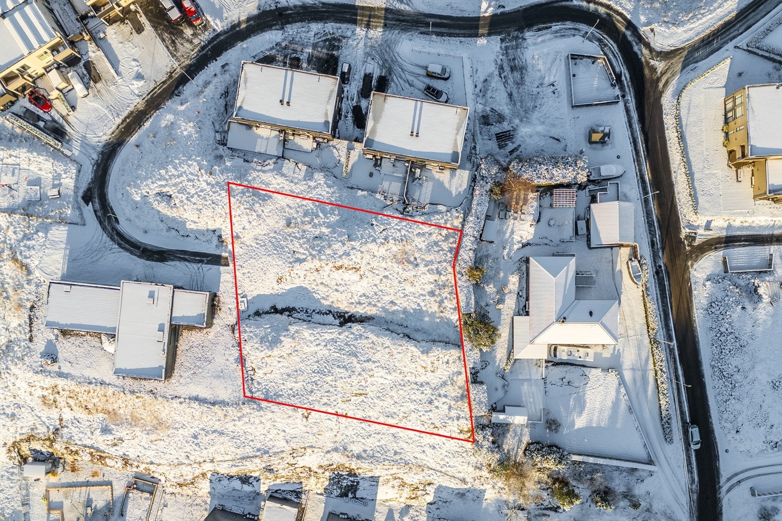 - Tomten måler ca. 1 729m² - Galleribilde