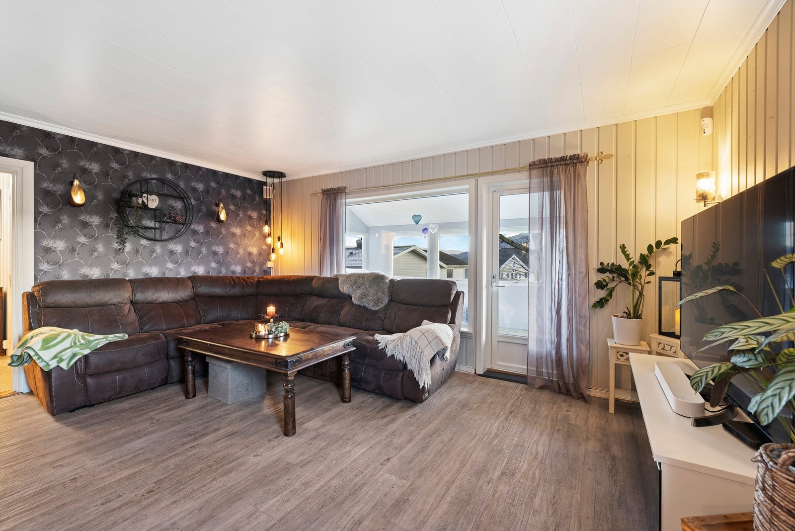 Fra stuen er det utgang til utestue. Galleribilde