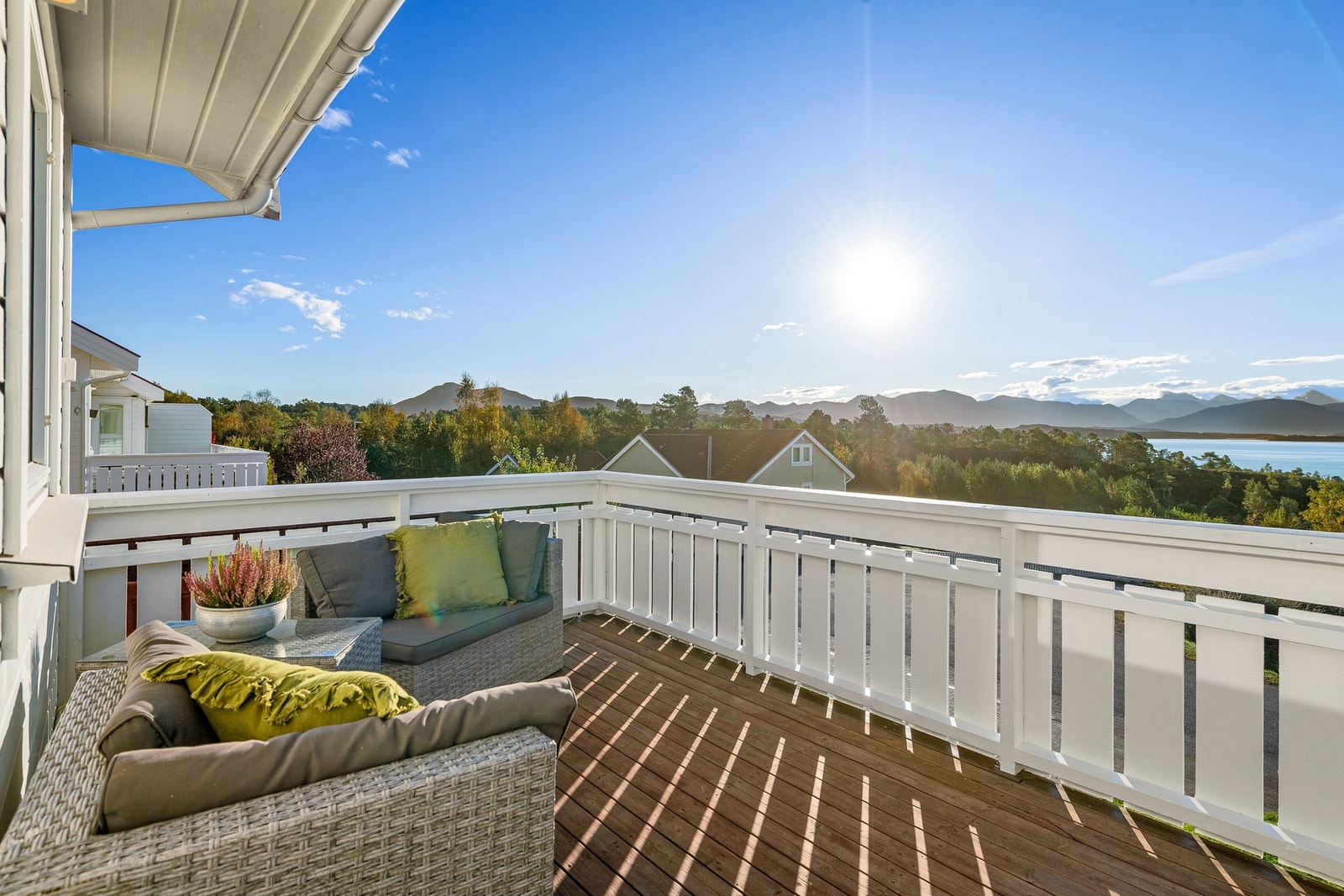 Veranda i front med nydelig utsikt Galleribilde