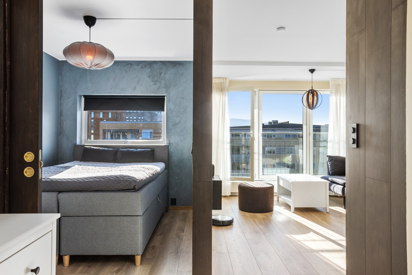 Fra gangen ser du både soverom og stue/kjøkken. Galleribilde