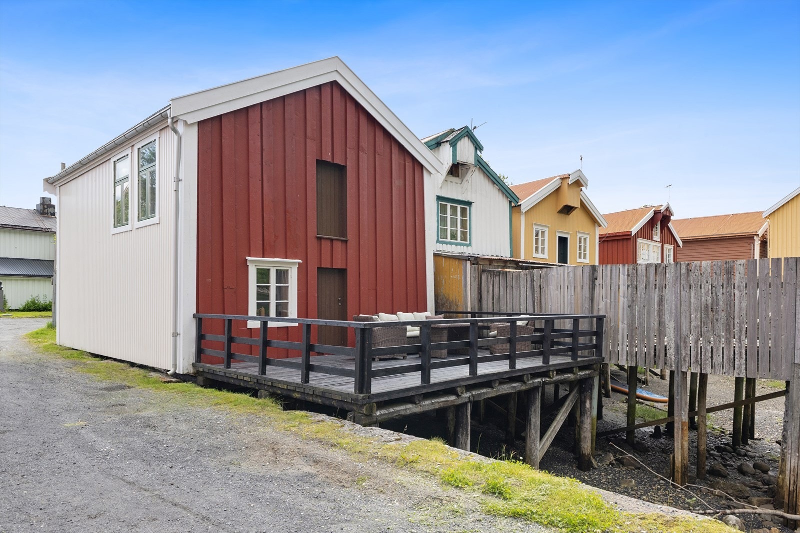 En sjelden mulighet til å bo tett på vannet med alt av byens fasiliteter like rundt hjørnet. Galleribilde