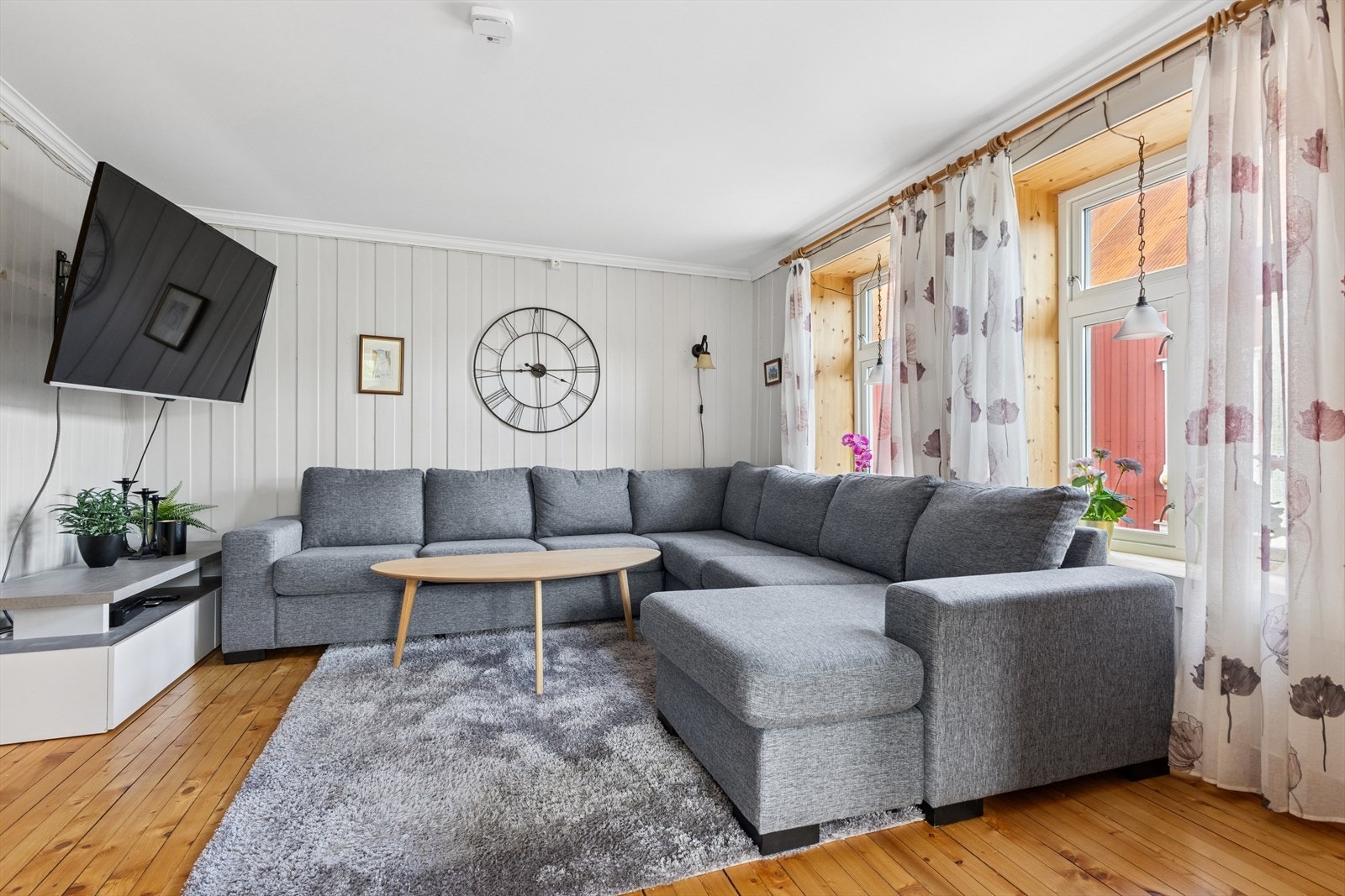 En gjennomført og koselig stue som passer både til avslapning og sosiale sammenkomster. Galleribilde