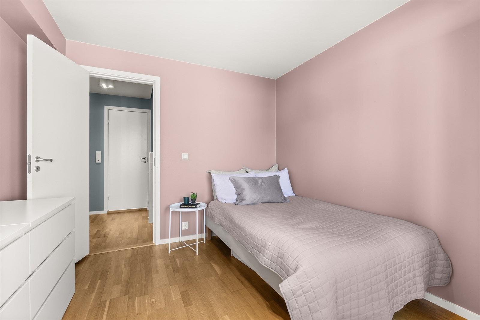 Rommets størrelse gir gode innredningsmuligheter Galleribilde