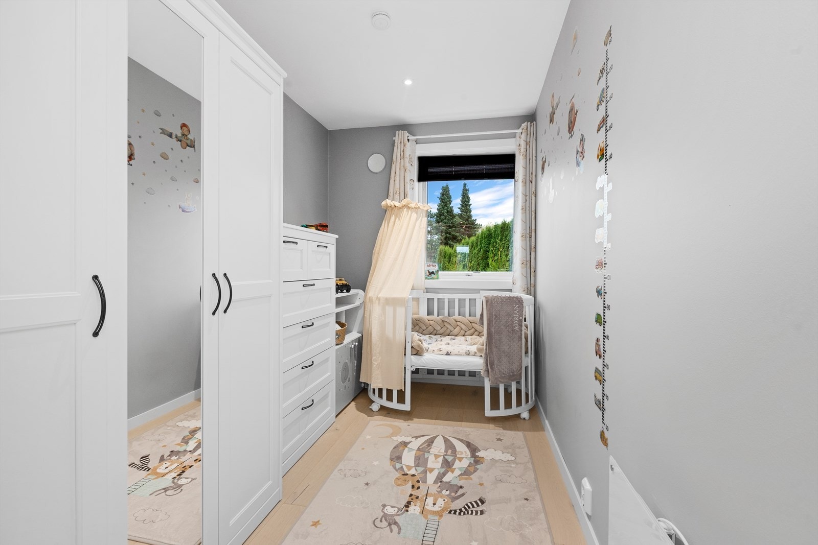 Soverom 3: Lyst og trivelig rom - perfekt som barnerom eller kontor. Galleribilde