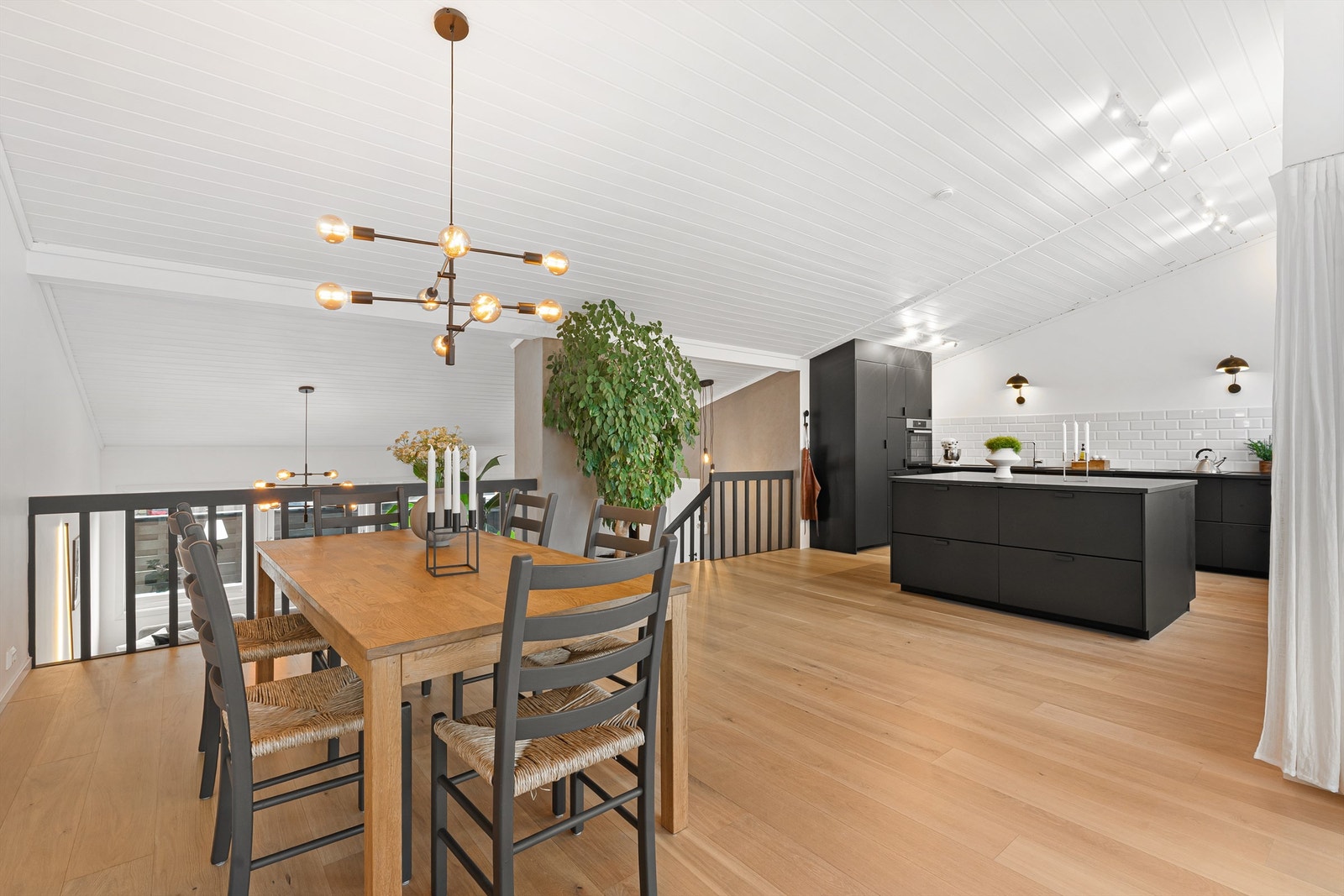 Åpen stue/kjøkkenløsning. Galleribilde