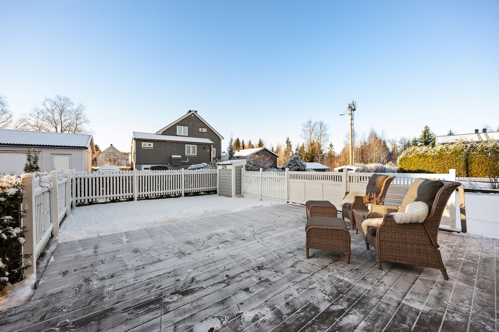 Dette er en lys og flott halvpart av en vertikaldelt tomannsbolig fra 2015. Galleribilde