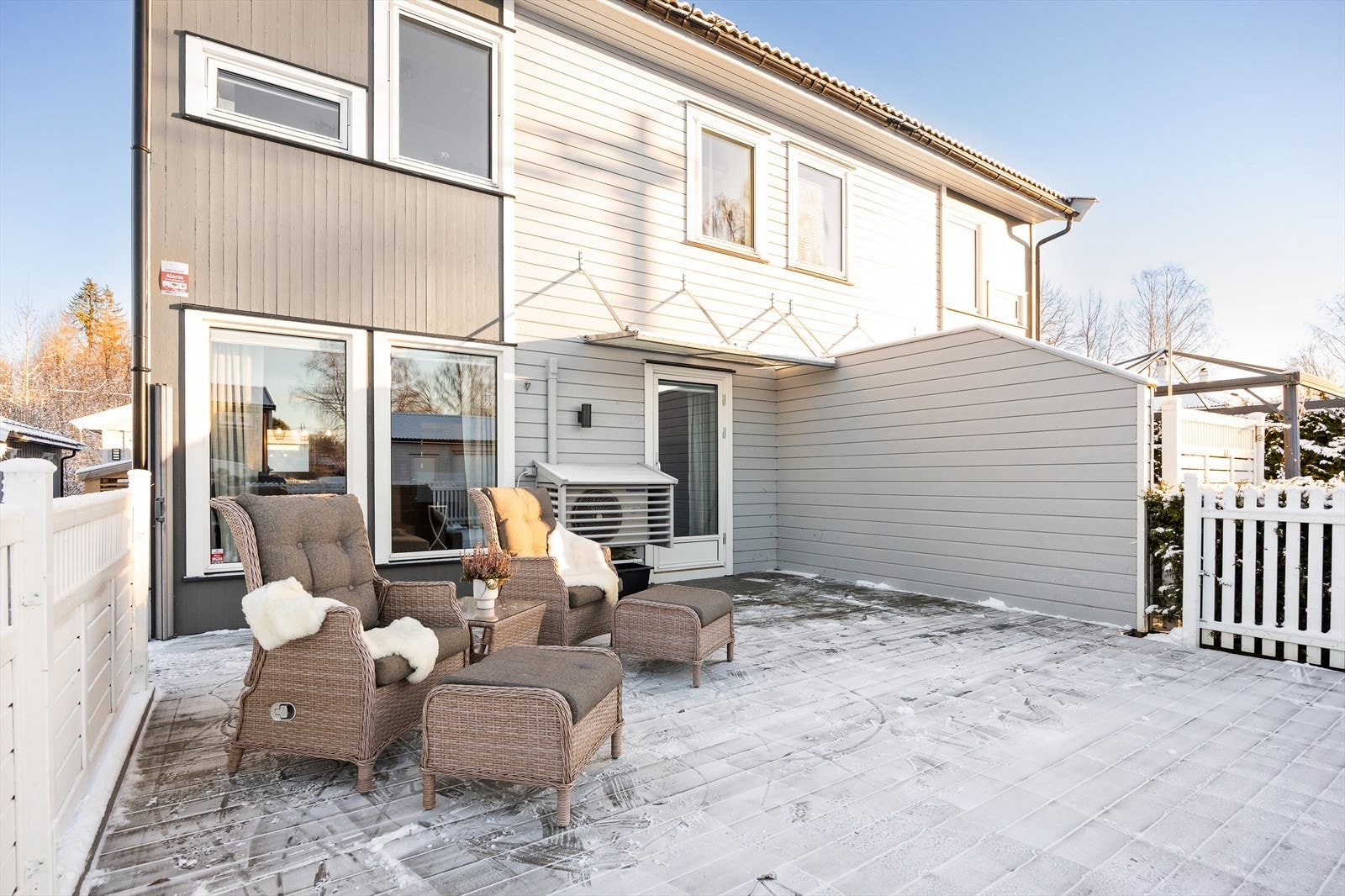 Terrassen er på 29m² og har plass til utemøbler og grill. Galleribilde