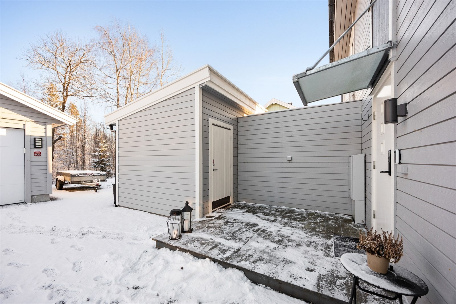 God plass til verktøy eller hageutstyr i den eksterne boden. Galleribilde