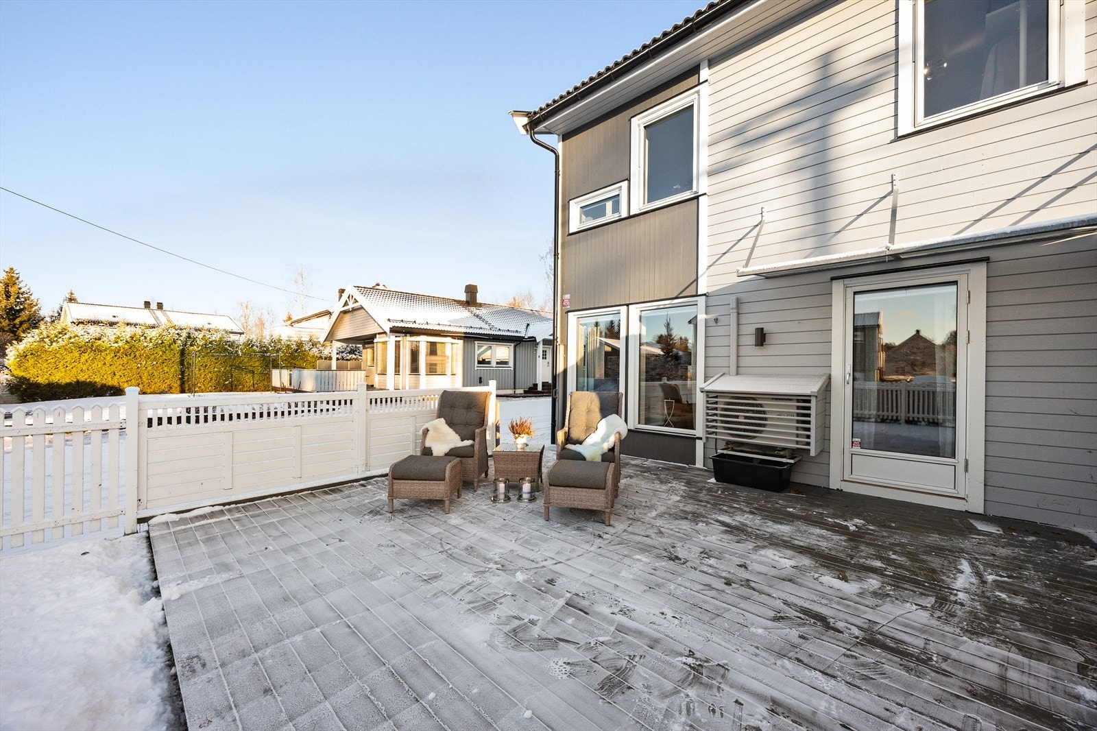 Terrassen er en naturlig forlengelse av stuen på varme dager. Galleribilde