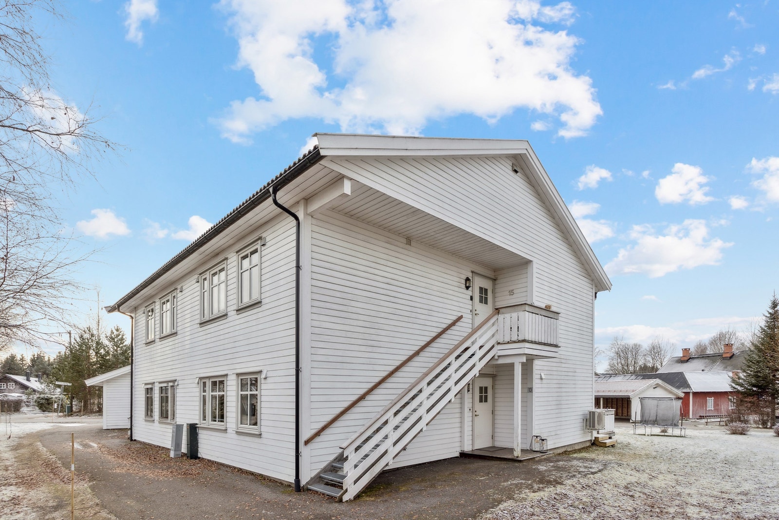 Arealeffektiv leilighet på bakkeplan i en firemannsbolig fra 2005. Galleribilde