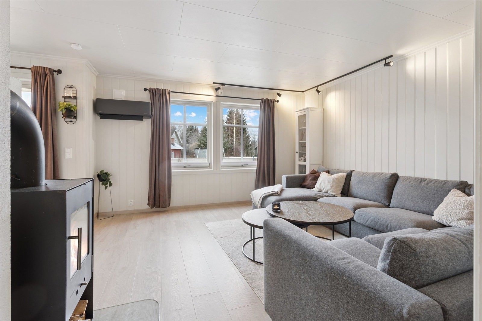 For effektiv oppvarming er det installert en ny luft-til-luft-varmepumpe i 2025. Galleribilde